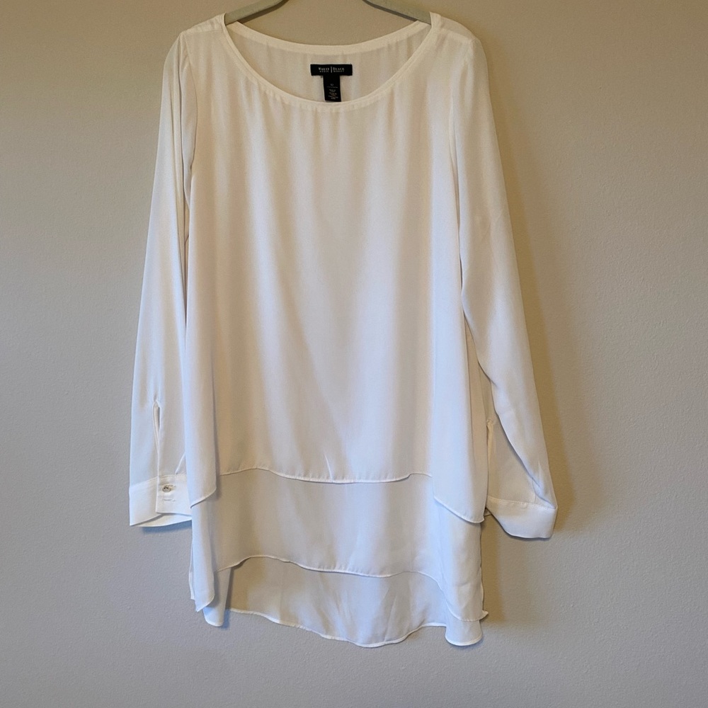Beautiful women’s long sleeve blouse from White House black market.